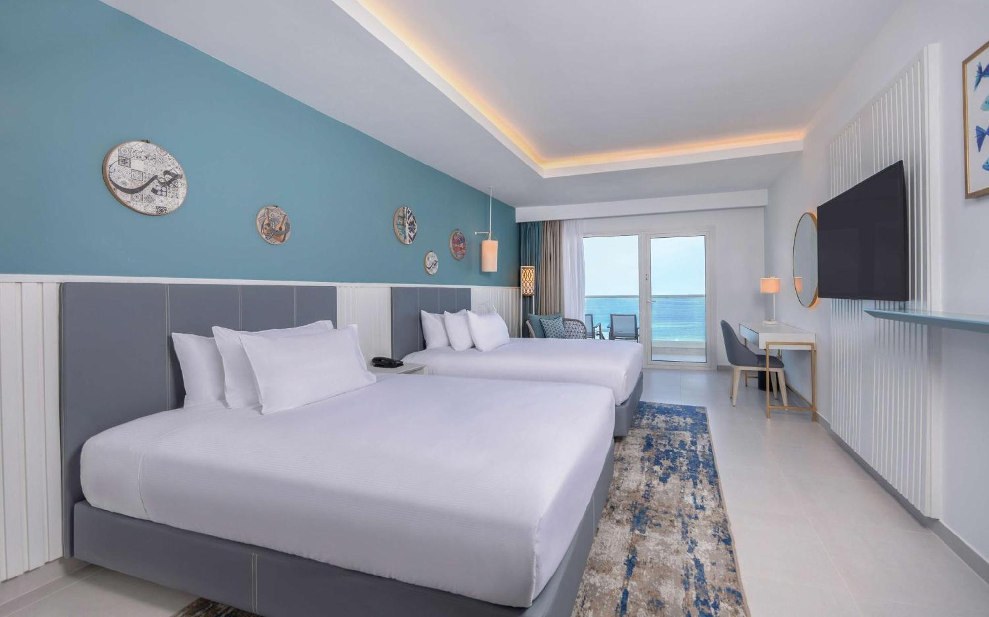 One-Bedroom Queen Suite with Two Queen Beds - Front Sea View